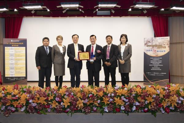 中國附醫榮獲2021第六屆國際醫療典範獎團體獎殊榮