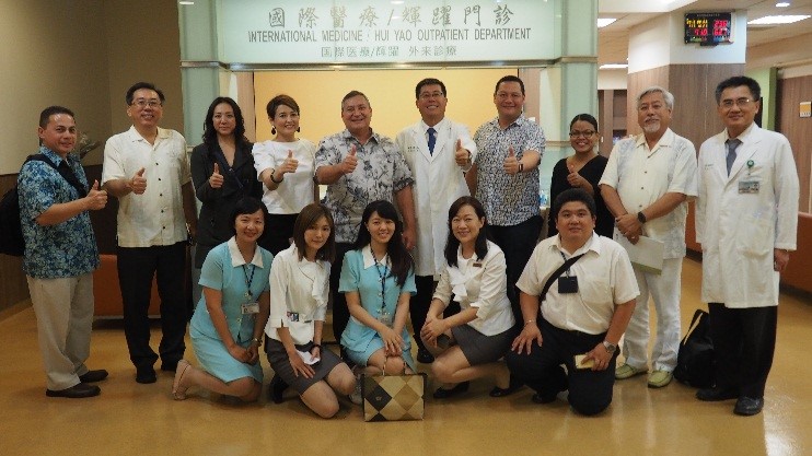 關島總督Calvo聽取醫院簡報,讚許中國附醫頂尖醫療技術與貼心服務。
