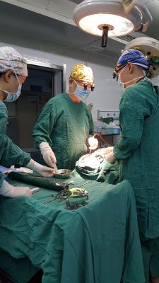 北醫附醫顱顏中心團隊執行顱顏修復手術