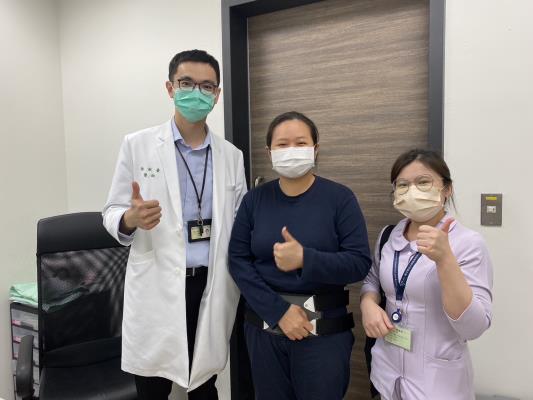 In the International Outpatient Clinic, from left to right: Dr. Chiou Hao Hsu from the Department of