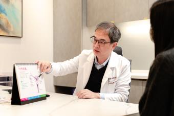 洪上國醫生看診