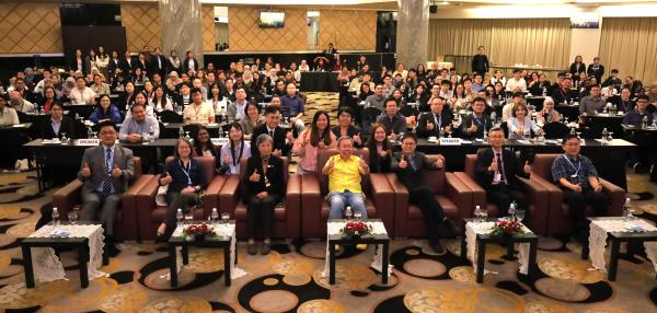 中醫大附醫受邀到東馬參加首屆「Sarawak Critical Care Conference 2026 」，匯聚臺灣、馬來西亞、新加坡近300位急重症醫療專家與醫護人員，共同探討急重症照護、智慧醫療