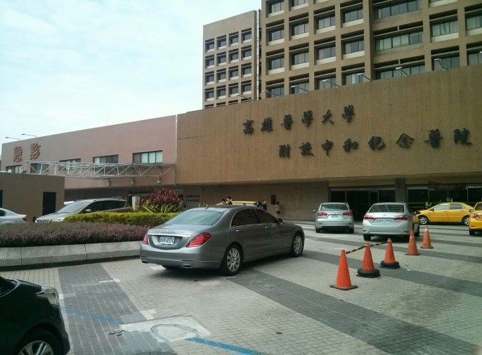 Front door of Shih-Chuan 1st Road (Right front door beside Emergency Room)