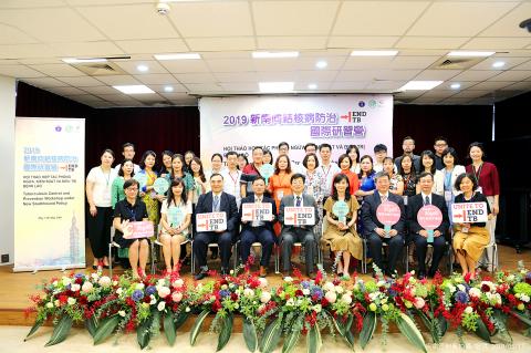 Taiwanese and Vietnamese medical professionals and public health officials pose for a group photograph on May 13, the first day of a Tuberculosis Control and Prevention Workshop in Taipei hosted by the Centers for Disease Control under the New Southbound Policy.