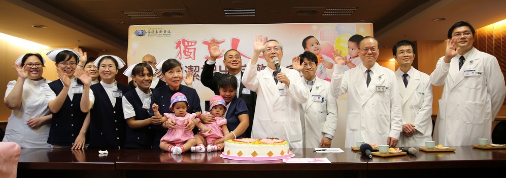 来自菲律宾腹部相连的连体婴珍妮与洁妮,来到花莲慈济医院求诊,经过两个月的照护与调理,于三月十三日进行分割手术,恢復情形相当良好。