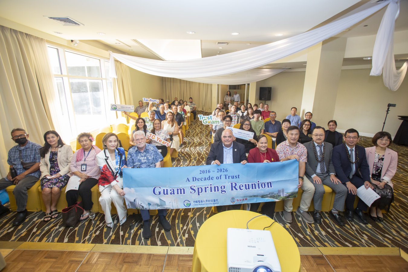 2 月26日於關島舉辦「十年信賴.關島春日重聚」活動,眾多新舊病人與各黨參議員熱情出席
